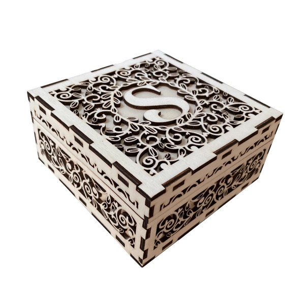 Edel gestaltete Holz Geschenkbox mit Ihrem persönlichen Monogramm