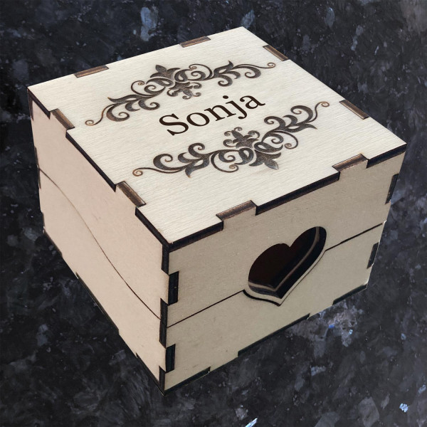Kleine Holz Schmuckbox mit Wunschname Personalisiert