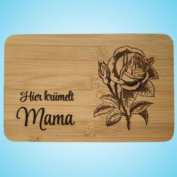 Brettchen Bambus Holz Gravur Hier krümelt Mama Motiv Rose