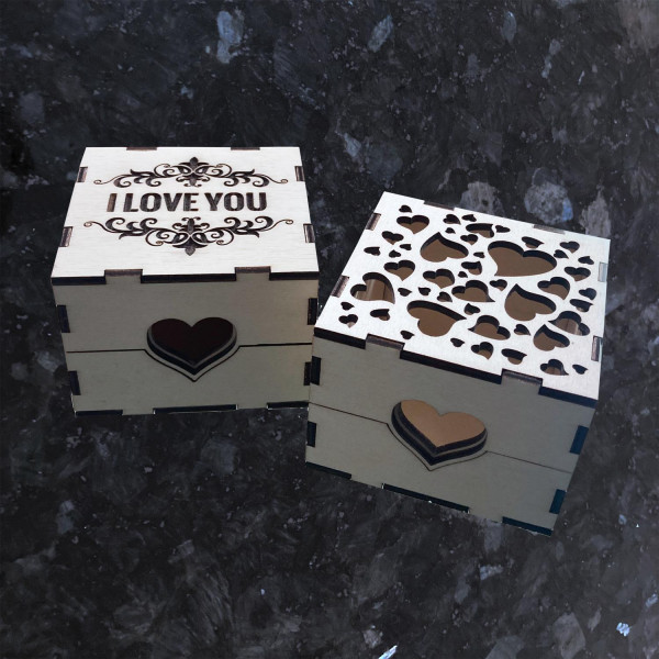 Kleine Holz Schmuckbox wahlweise mit Gravur oder Herzen Handarbeit