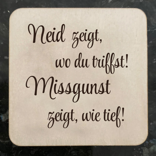 Neid zeigt ... - Kühlschrankmagnet Holz mit Spruch 5x5 cm