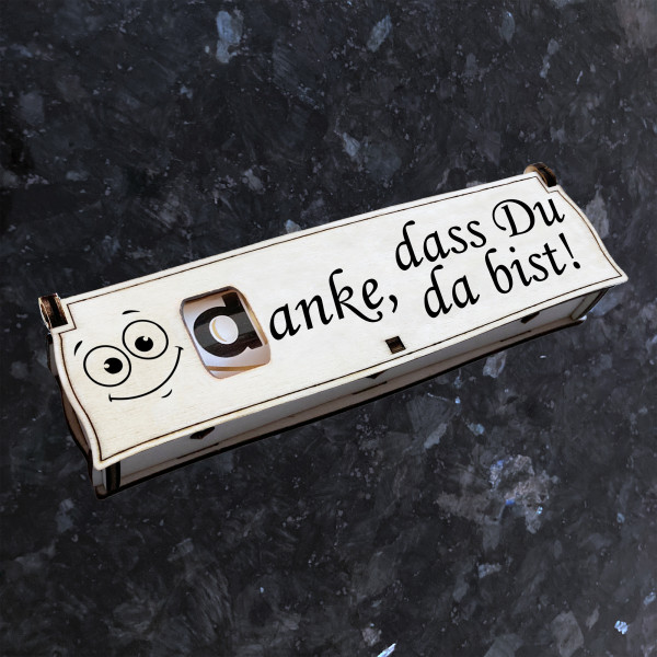 Danke, dass Du da bist! | Gravur auf Holz Geschenkbox mit Schokoriegel | Neues Design