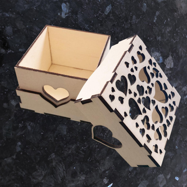 Kleine Holz Schmuckbox wahlweise mit Gravur oder Herzen Handarbeit