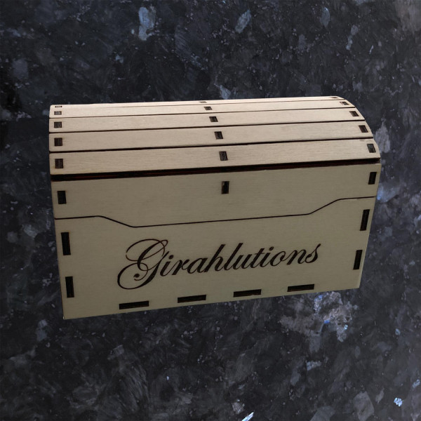 Schatztruhe aus Holz mit Wunschgravur Personalisiert Handarbeit
