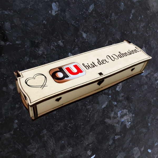 Du bist der Wahnsinn! | Lasergravur auf Holz Geschenkbox mit Schokoriegel | Neues Design