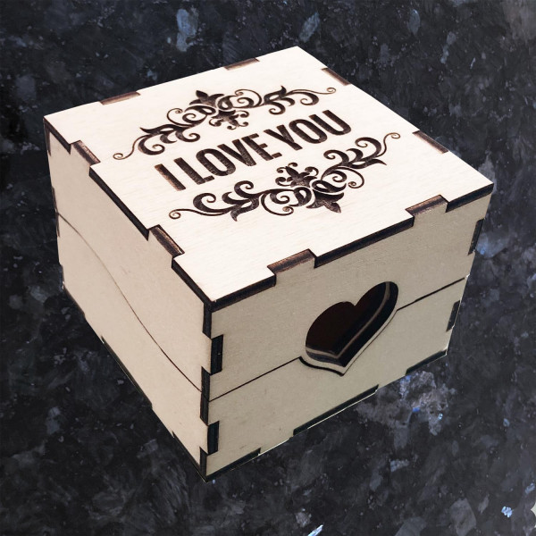Kleine Holz Schmuckbox wahlweise mit Gravur oder Herzen Handarbeit